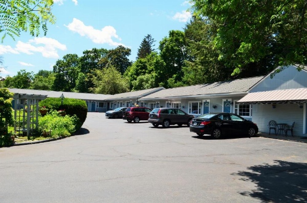 Maple Terrace Motel image 30